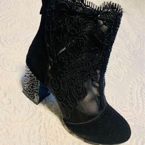 Woman’s Lace Gothic Boots